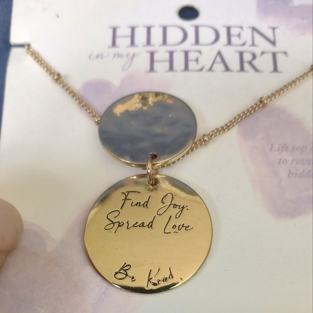 "Hidden In My Heart"Gold Pendant Necklace with Heart and 'Be Kind' Inscription - Picture 2 of 4